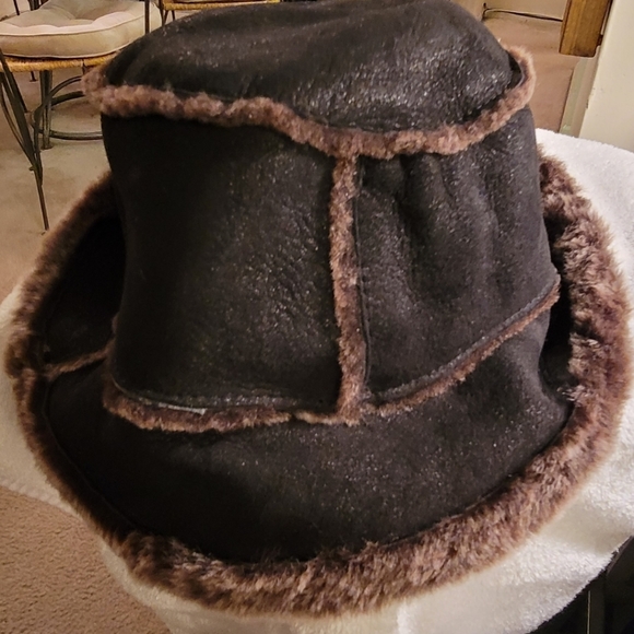 Saks Fifth Avenue Other - Saks fur sherling hat size large